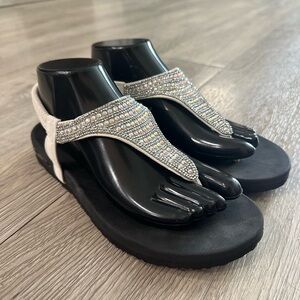 Skechers Meditation Rock Crown Flip Flop Thong Arch Fit Rhinestone Sandals Sz 8